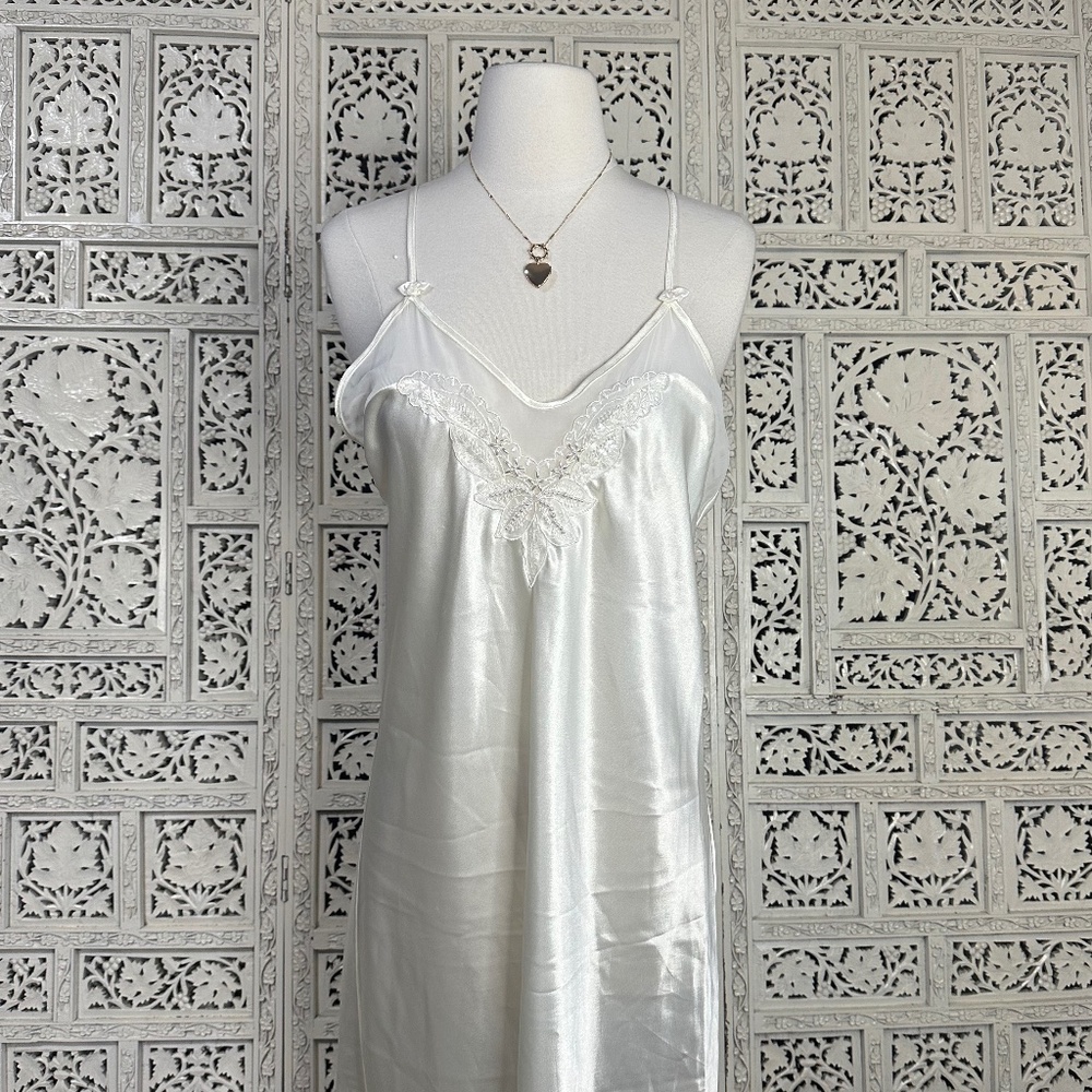 Vintage Intimo Amore Cream‎ Ivory Beaded V Neck Slip Nightgown Sz Medium